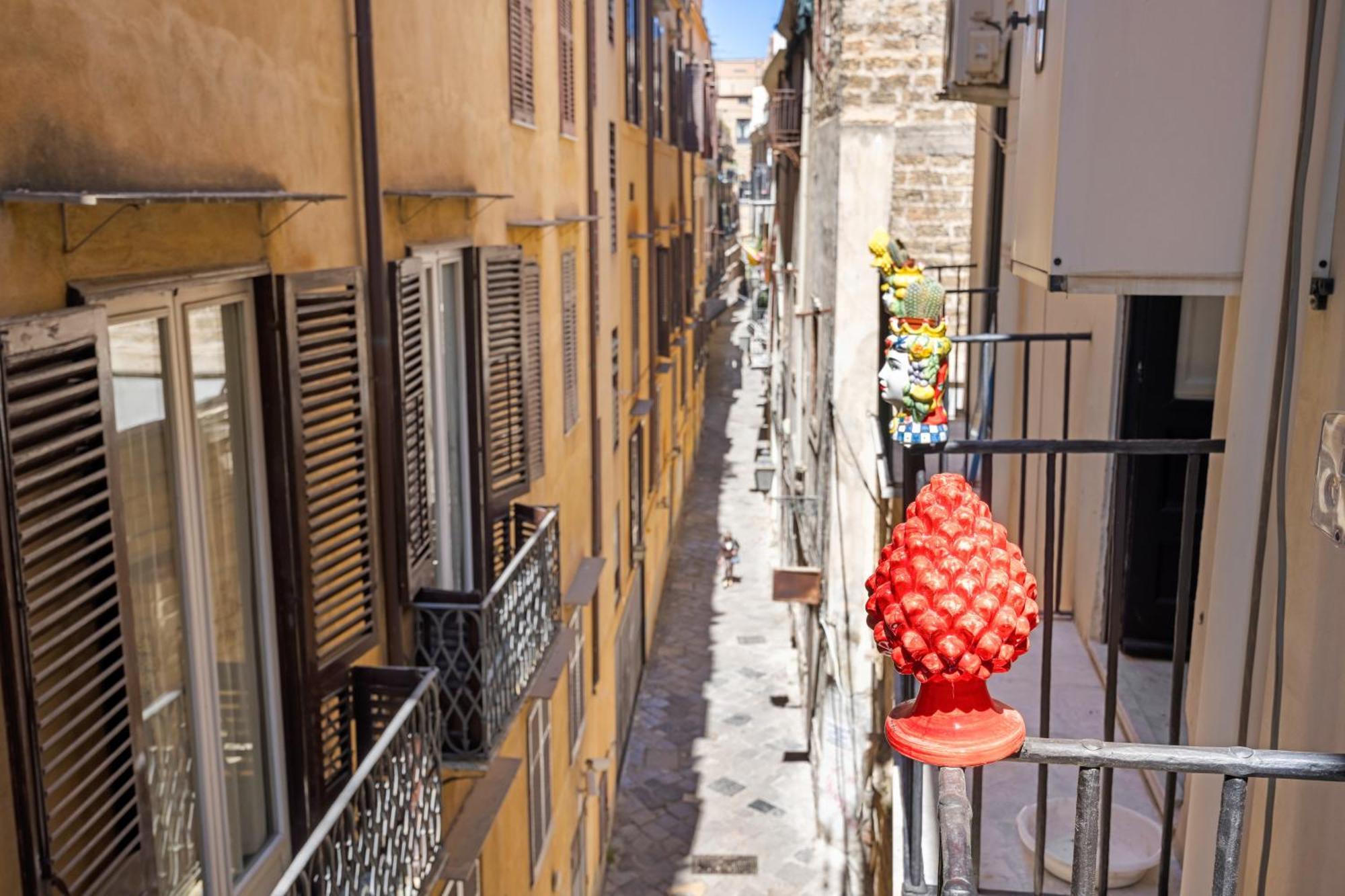 Agata E Rosalia 2 Bedroom Flat At The Quattro Canti Palermo Eksteriør billede